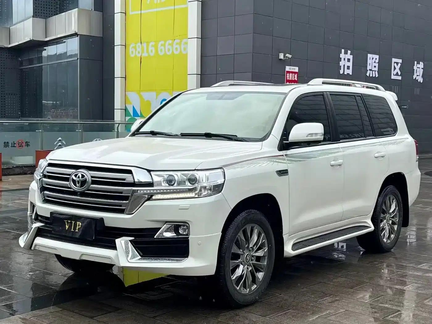 2018 Land Cruiser (Imported) 4.6L Middle East Edition — миниатюра 1