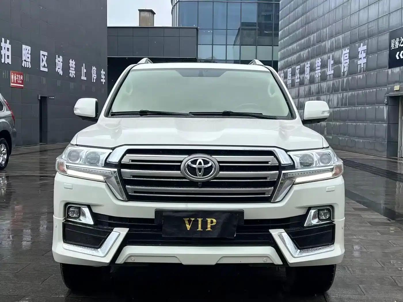 2018 Land Cruiser (Imported) 4.6L Middle East Edition — миниатюра 2