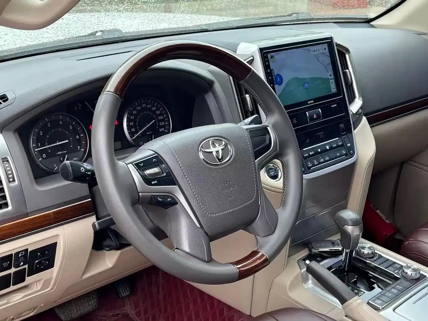2018 Land Cruiser (Imported) 4.6L Middle East Edition — миниатюра 15