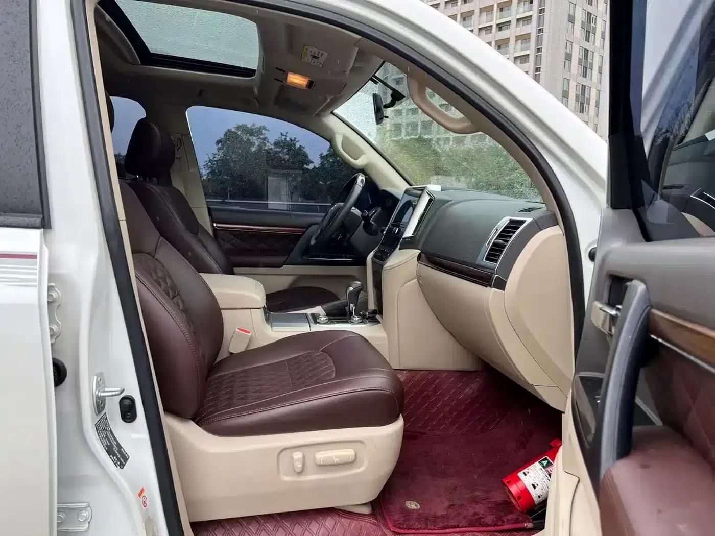 2018 Land Cruiser (Imported) 4.6L Middle East Edition — миниатюра 16