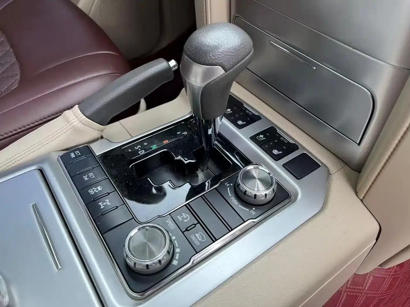 2018 Land Cruiser (Imported) 4.6L Middle East Edition — миниатюра 19