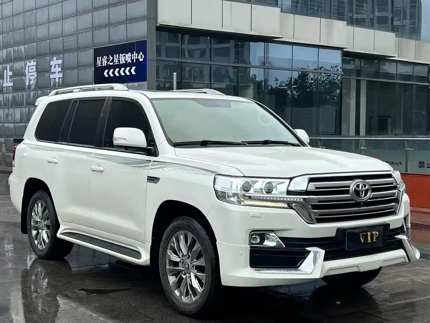 2018 Land Cruiser (Imported) 4.6L Middle East Edition — миниатюра 3