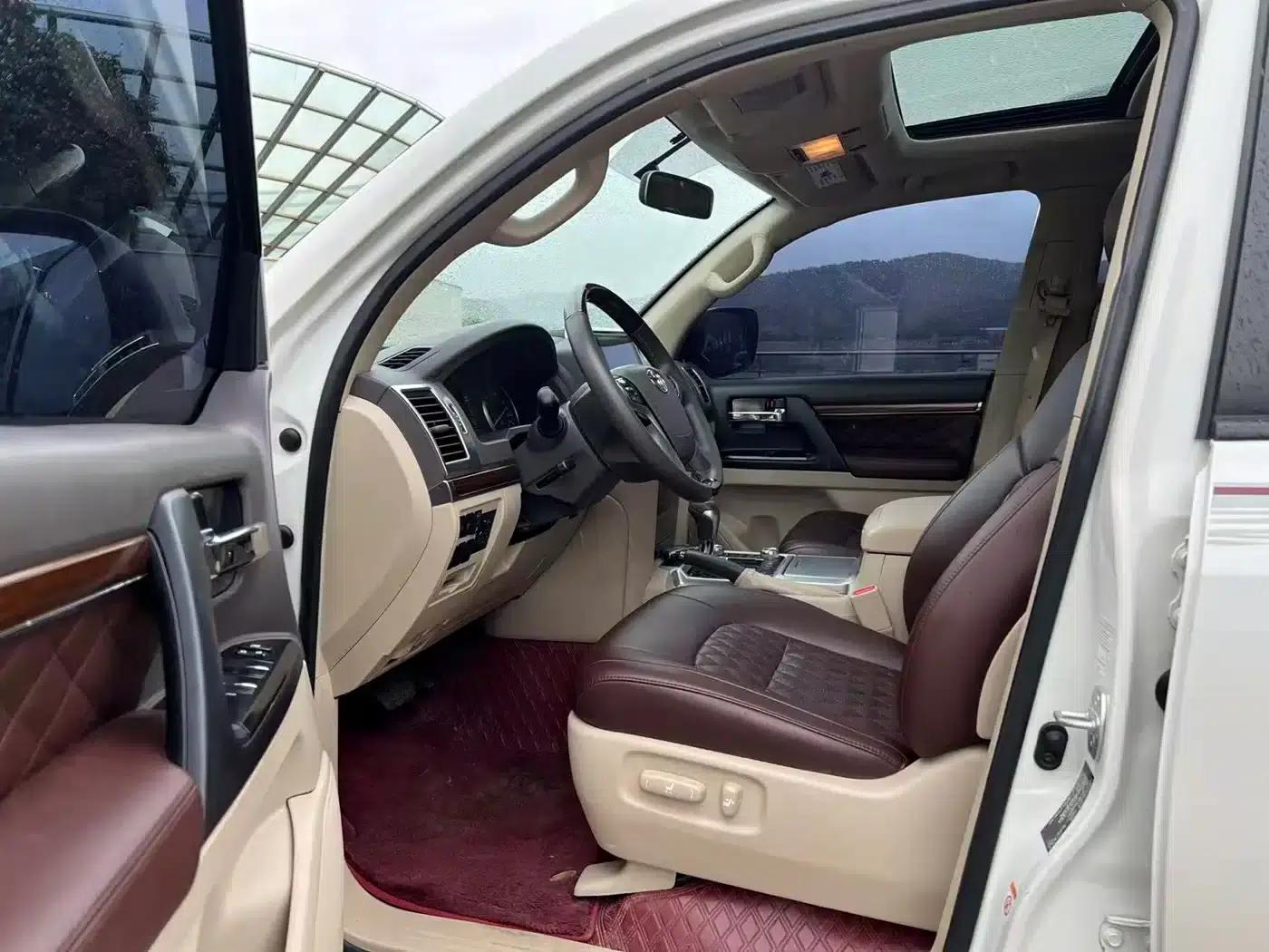 2018 Land Cruiser (Imported) 4.6L Middle East Edition — миниатюра 7