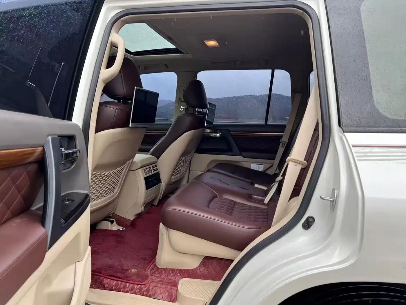 2018 Land Cruiser (Imported) 4.6L Middle East Edition — миниатюра 8