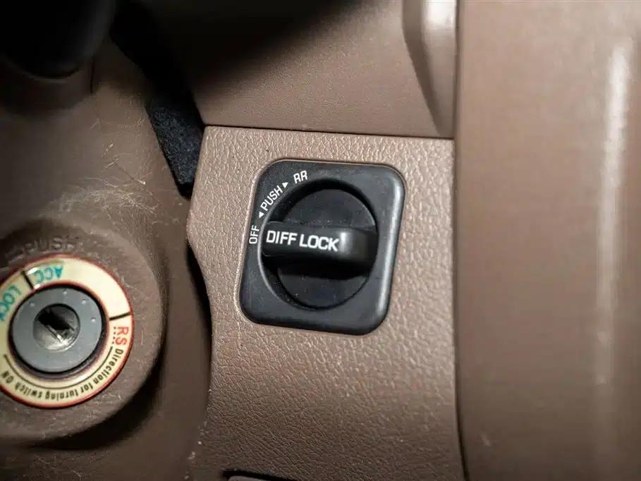 Land Cruiser (Imported) LC76 2015 Model 4.0L Manual — миниатюра 15