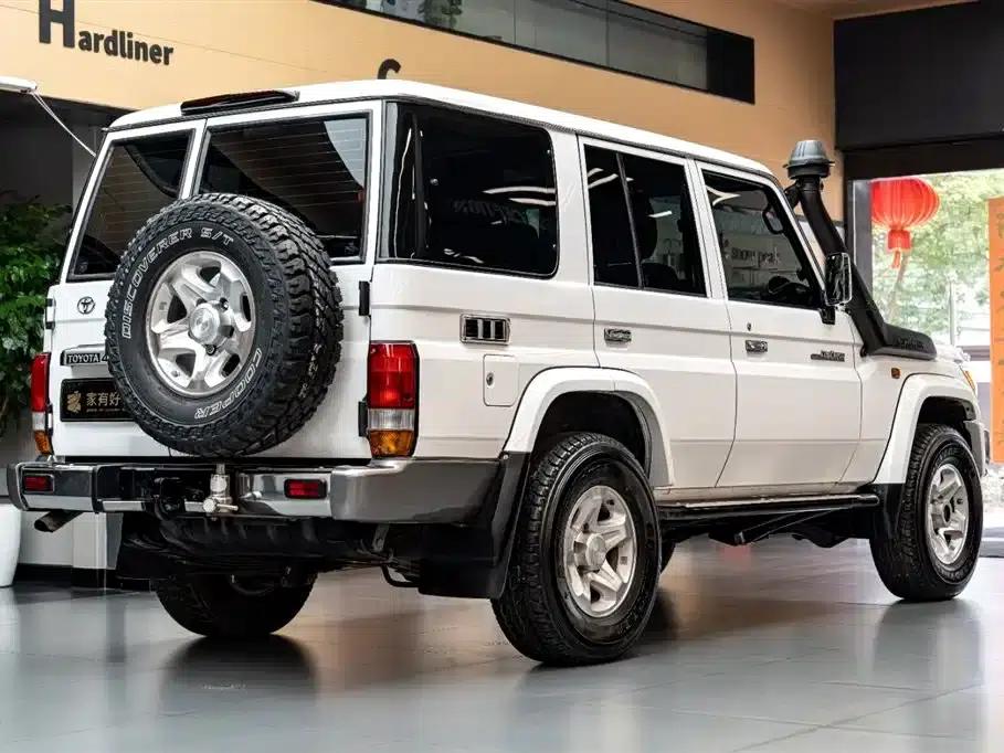 Land Cruiser (Imported) LC76 2015 Model 4.0L Manual — миниатюра 4