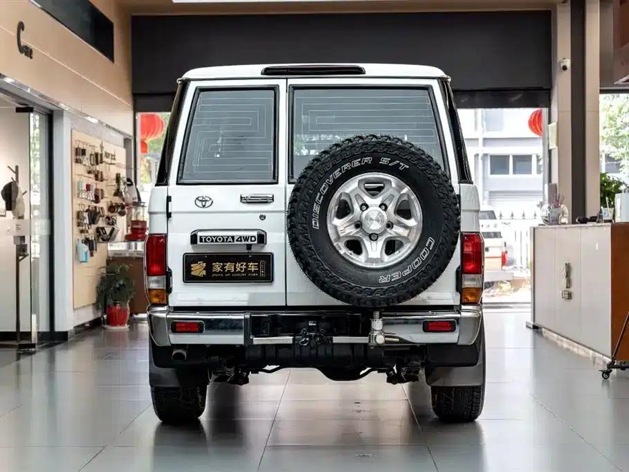 Land Cruiser (Imported) LC76 2015 Model 4.0L Manual — миниатюра 5