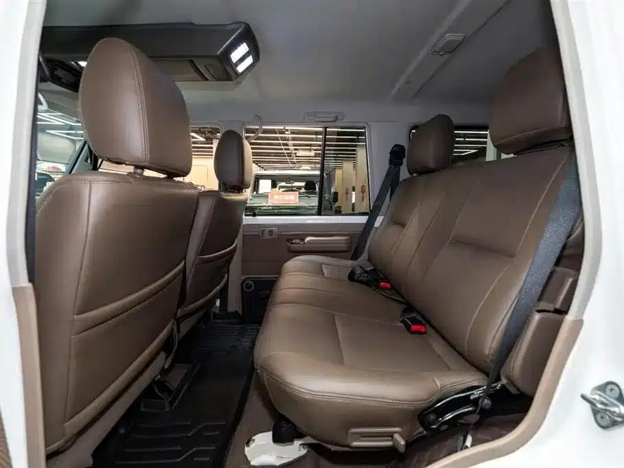 Land Cruiser (Imported) LC76 2015 Model 4.0L Manual — миниатюра 10