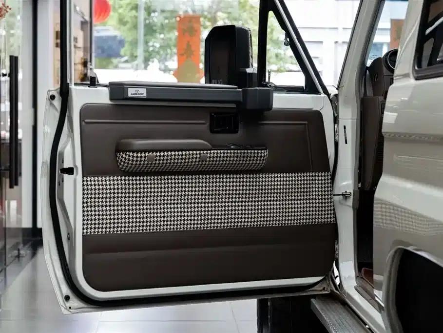 Land Cruiser (Imported) LC71 2024 Model 2.8T Diesel — миниатюра 11