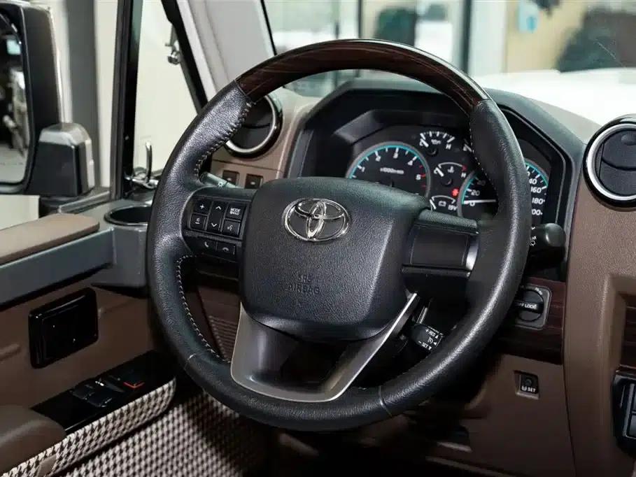 Land Cruiser (Imported) LC71 2024 Model 2.8T Diesel — миниатюра 13