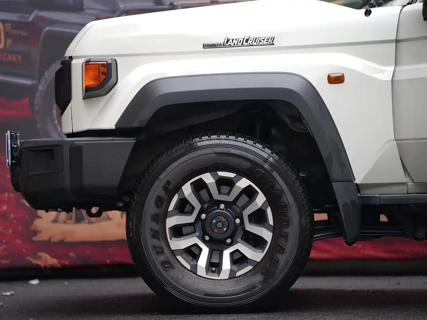 Land Cruiser (Imported) LC76 2024 Model 2.8T Diesel — миниатюра 8