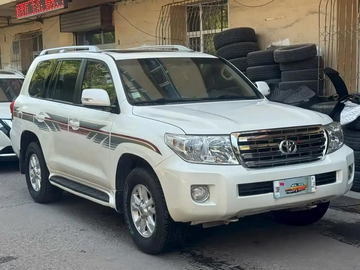 2013 Land Cruiser (Imported) 4.0L Automatic — миниатюра 1