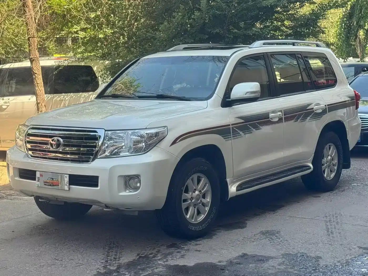 2013 Land Cruiser (Imported) 4.0L Automatic — миниатюра 3