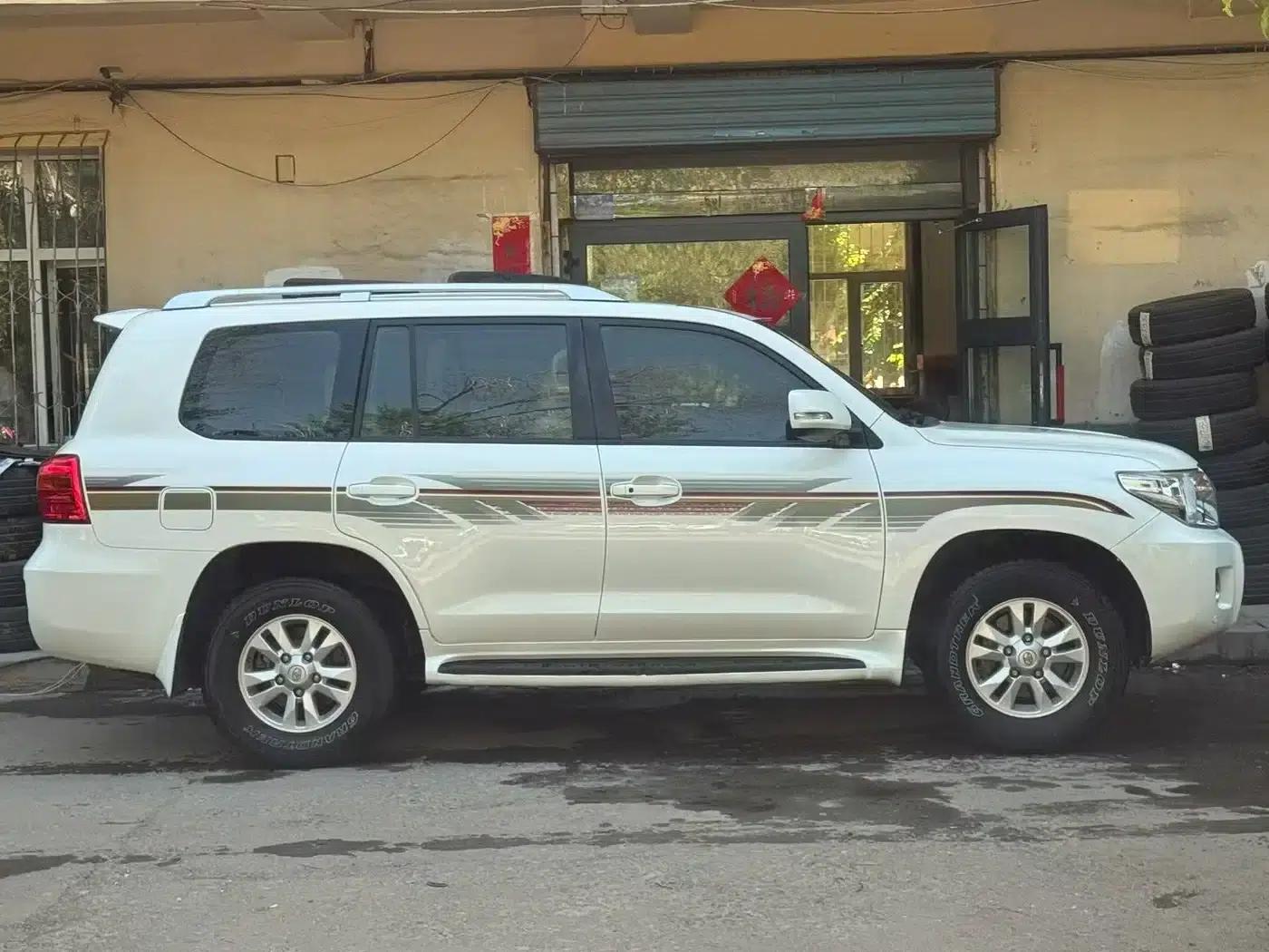 2013 Land Cruiser (Imported) 4.0L Automatic — миниатюра 6