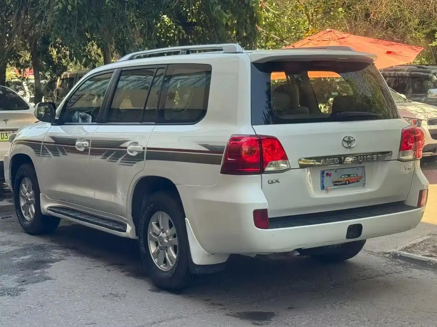 2013 Land Cruiser (Imported) 4.0L Automatic — миниатюра 7