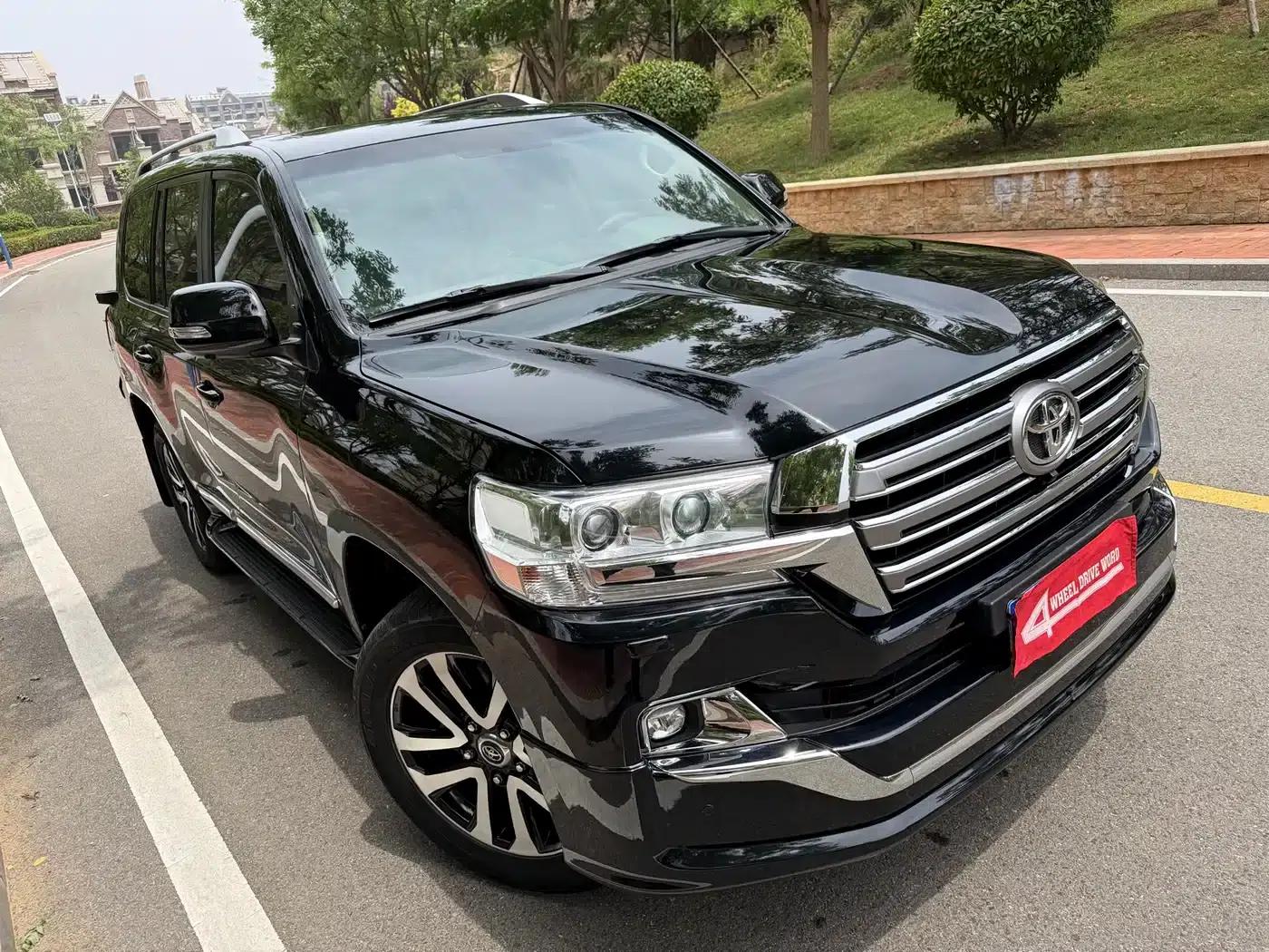 2018 Land Cruiser (Imported) 4.6L VX-R — миниатюра 1