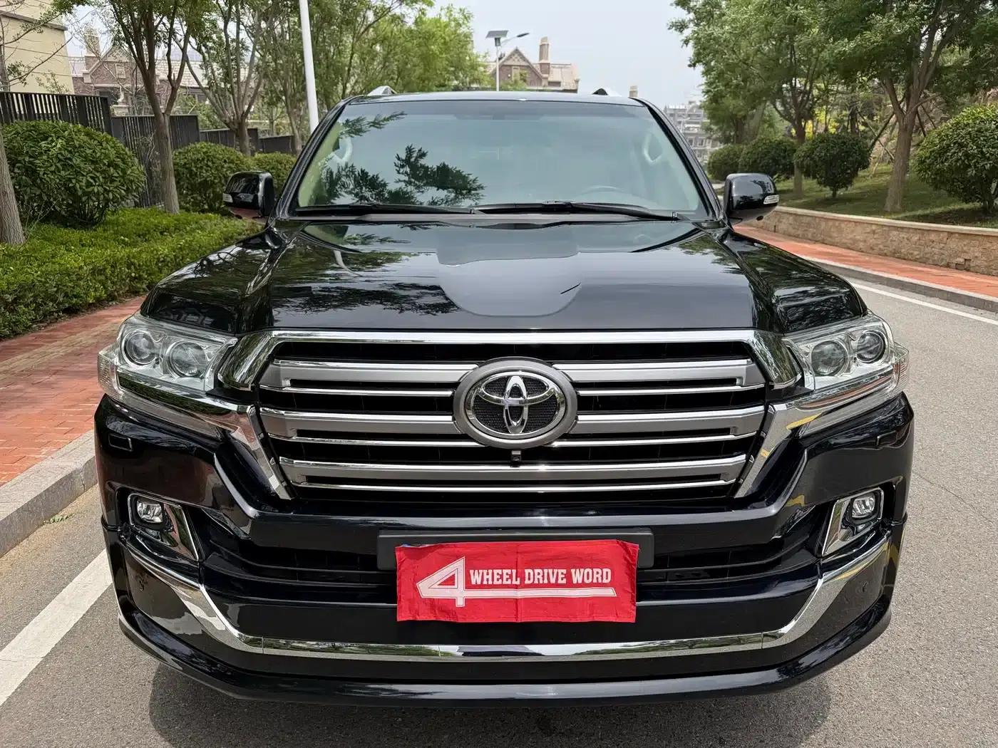 2018 Land Cruiser (Imported) 4.6L VX-R — миниатюра 2