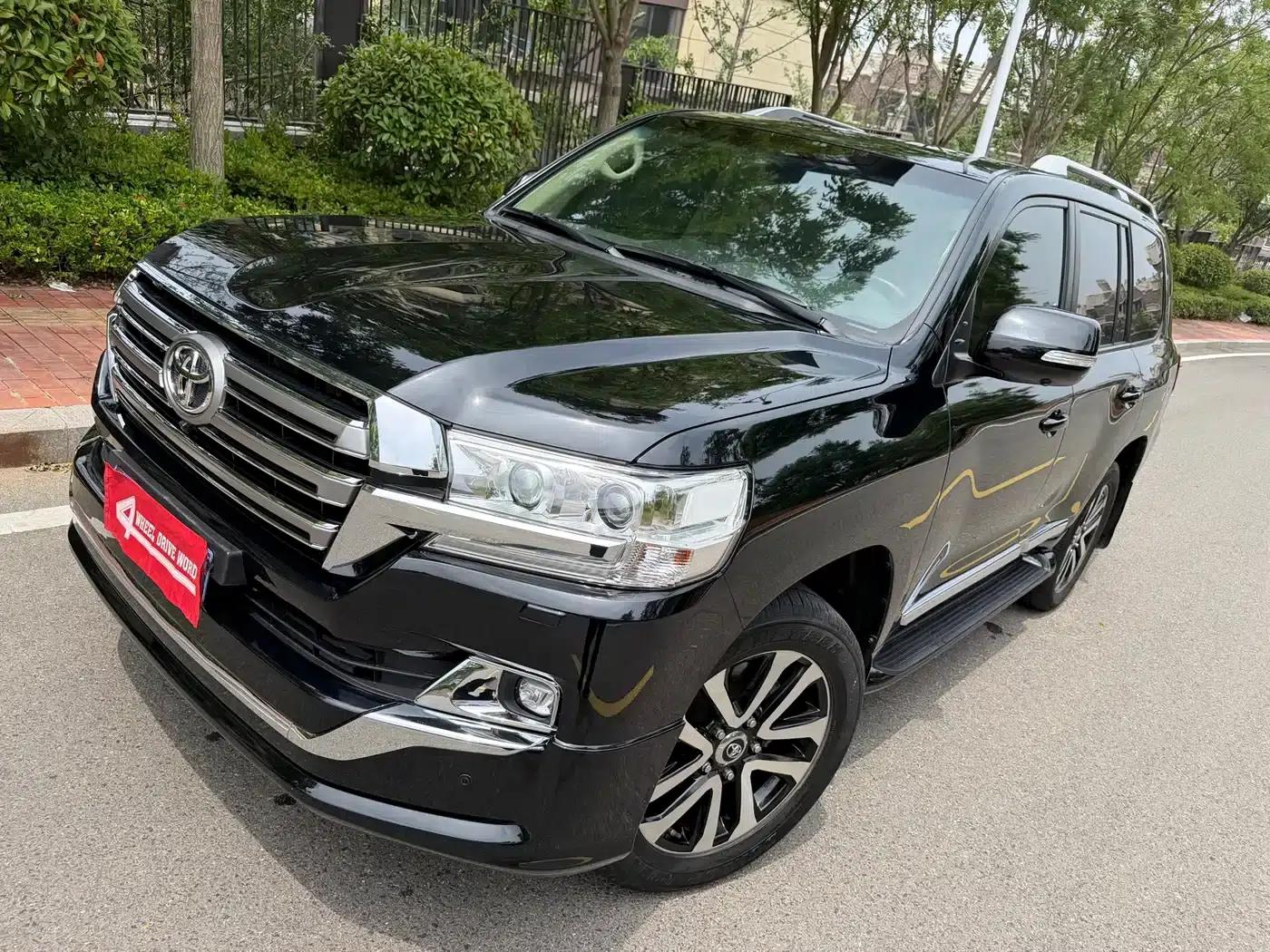 2018 Land Cruiser (Imported) 4.6L VX-R — миниатюра 3
