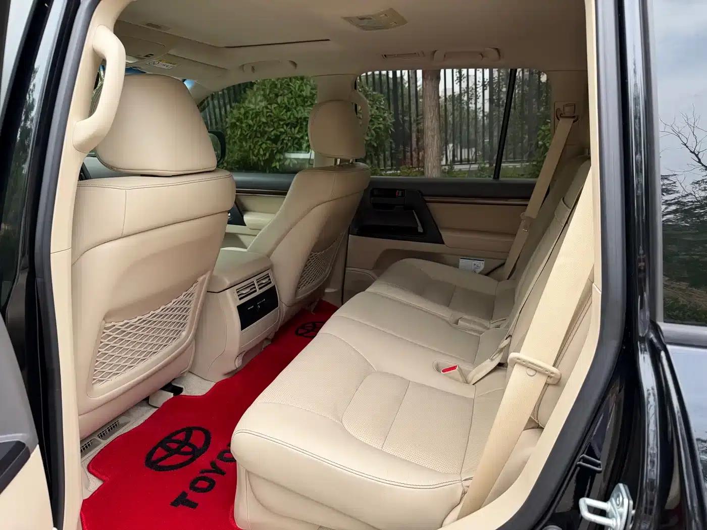2018 Land Cruiser (Imported) 4.6L VX-R — миниатюра 5