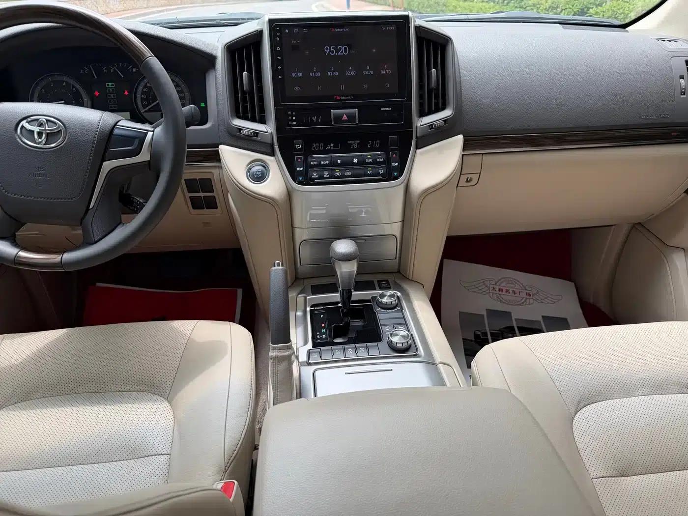 2018 Land Cruiser (Imported) 4.6L VX-R — миниатюра 7