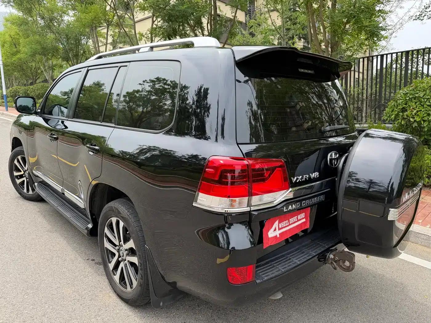 2018 Land Cruiser (Imported) 4.6L VX-R — миниатюра 9