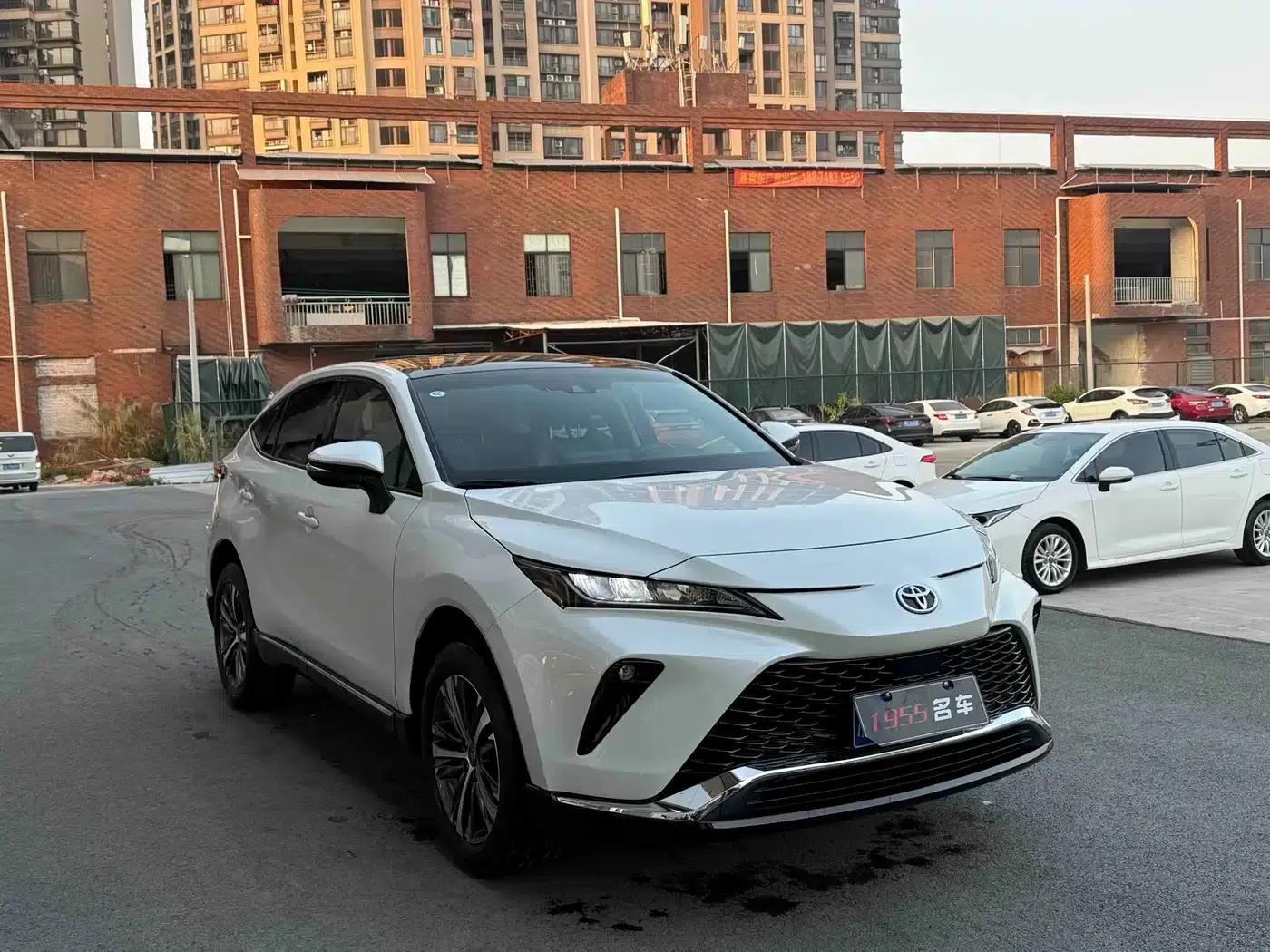Venza 2023 2.0L CVT 2WD Luxury Edition — миниатюра 3
