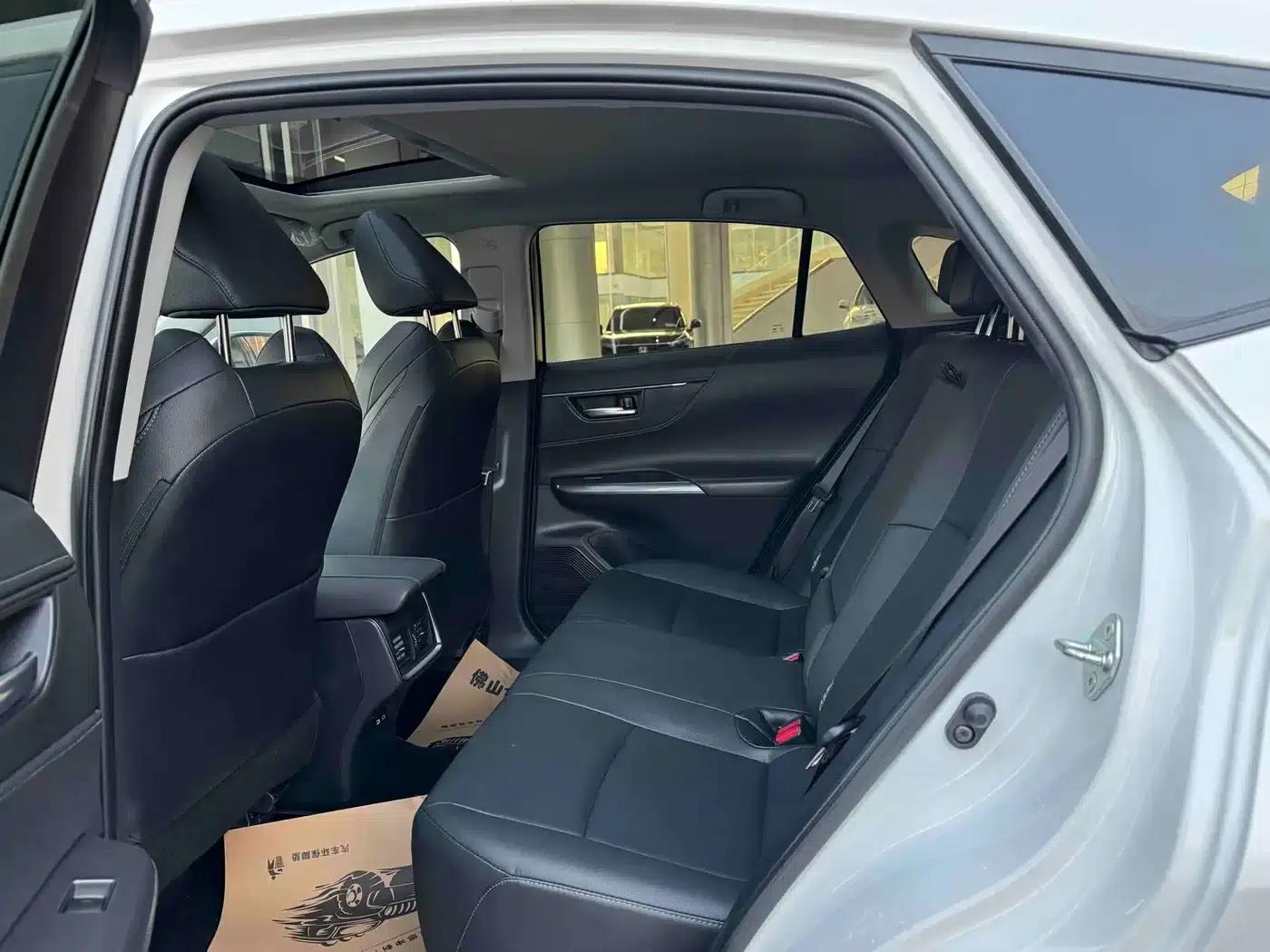 Venza 2023 2.0L CVT 2WD Luxury Edition — миниатюра 6