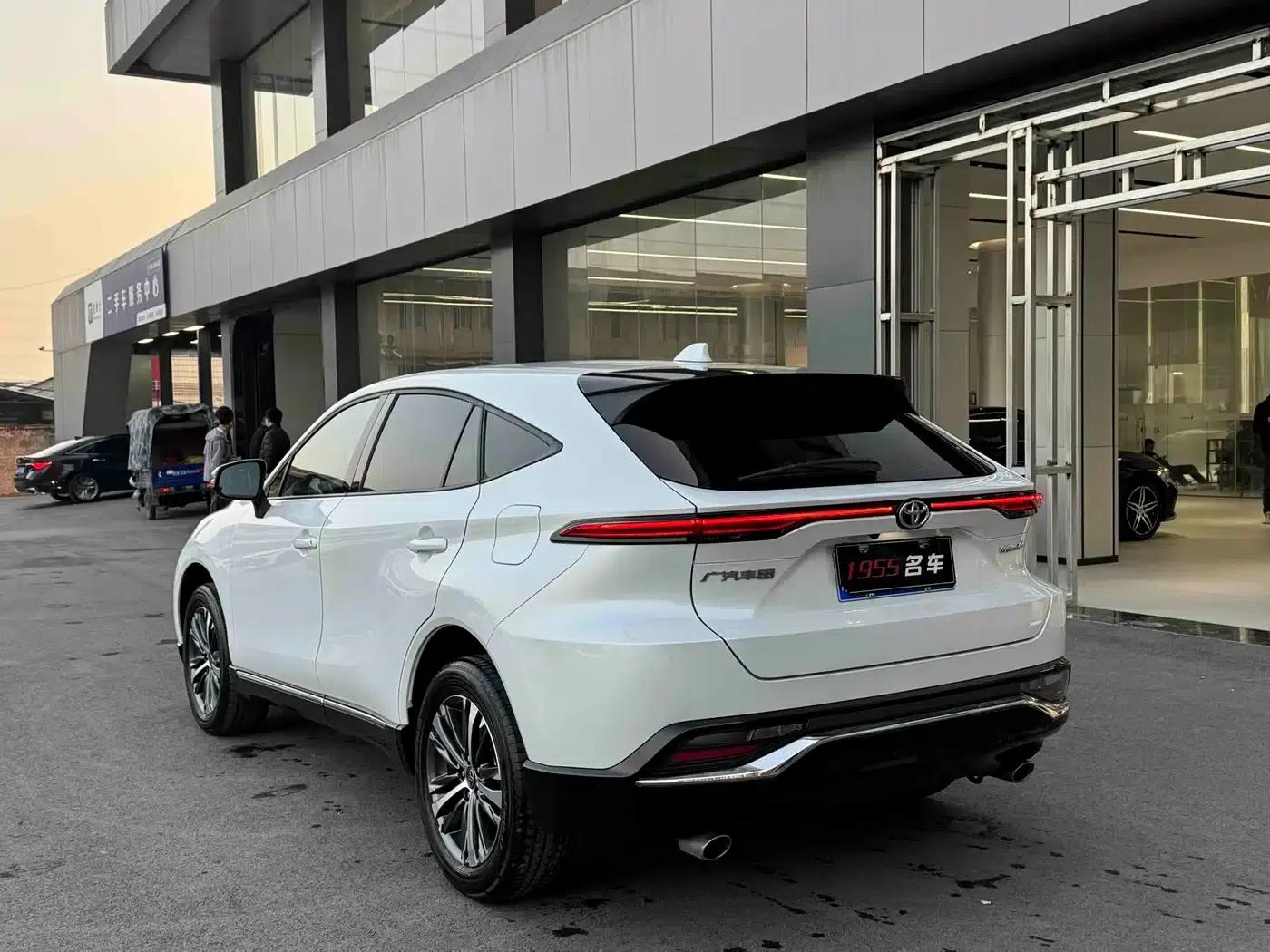 Venza 2023 2.0L CVT 2WD Luxury Edition — миниатюра 7