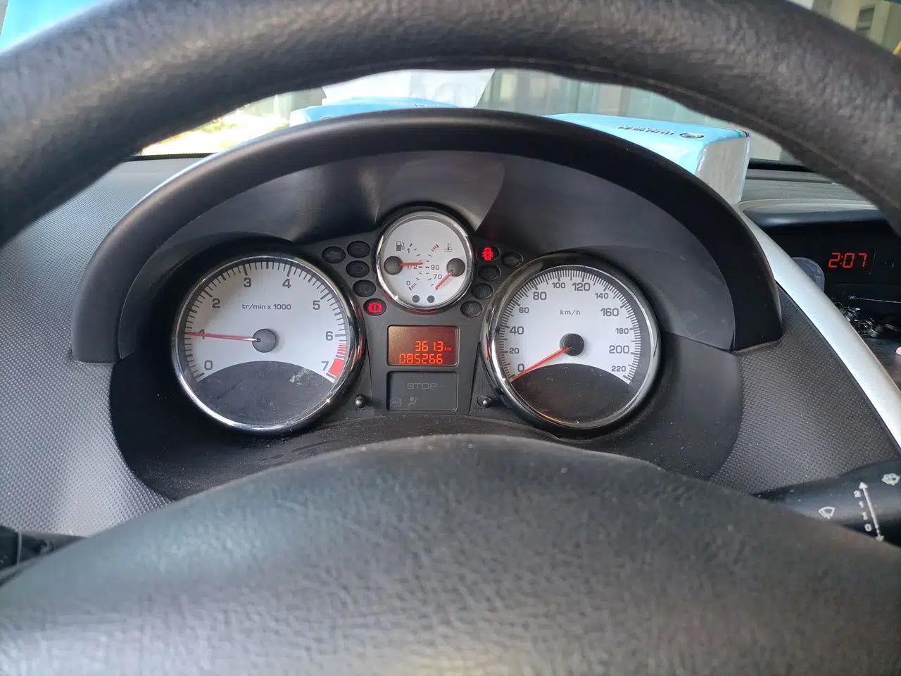 Peugeot 207 2011 Sedan 1.4L Manual Yule Edition — миниатюра 11