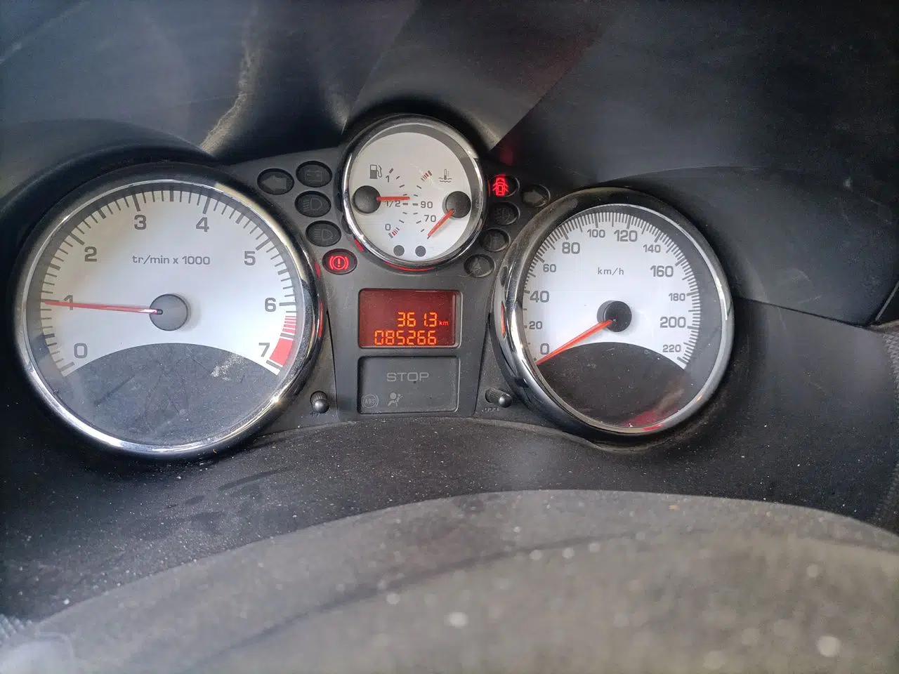 Peugeot 207 2011 Sedan 1.4L Manual Yule Edition — миниатюра 12