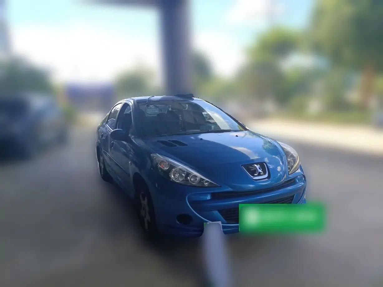 Peugeot 207 2011 Sedan 1.4L Manual Yule Edition — миниатюра 3