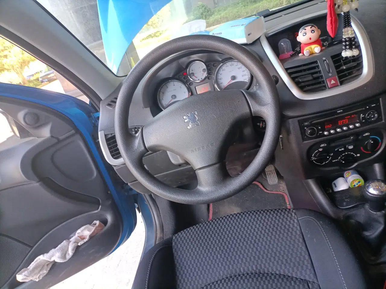 Peugeot 207 2011 Sedan 1.4L Manual Yule Edition — миниатюра 10