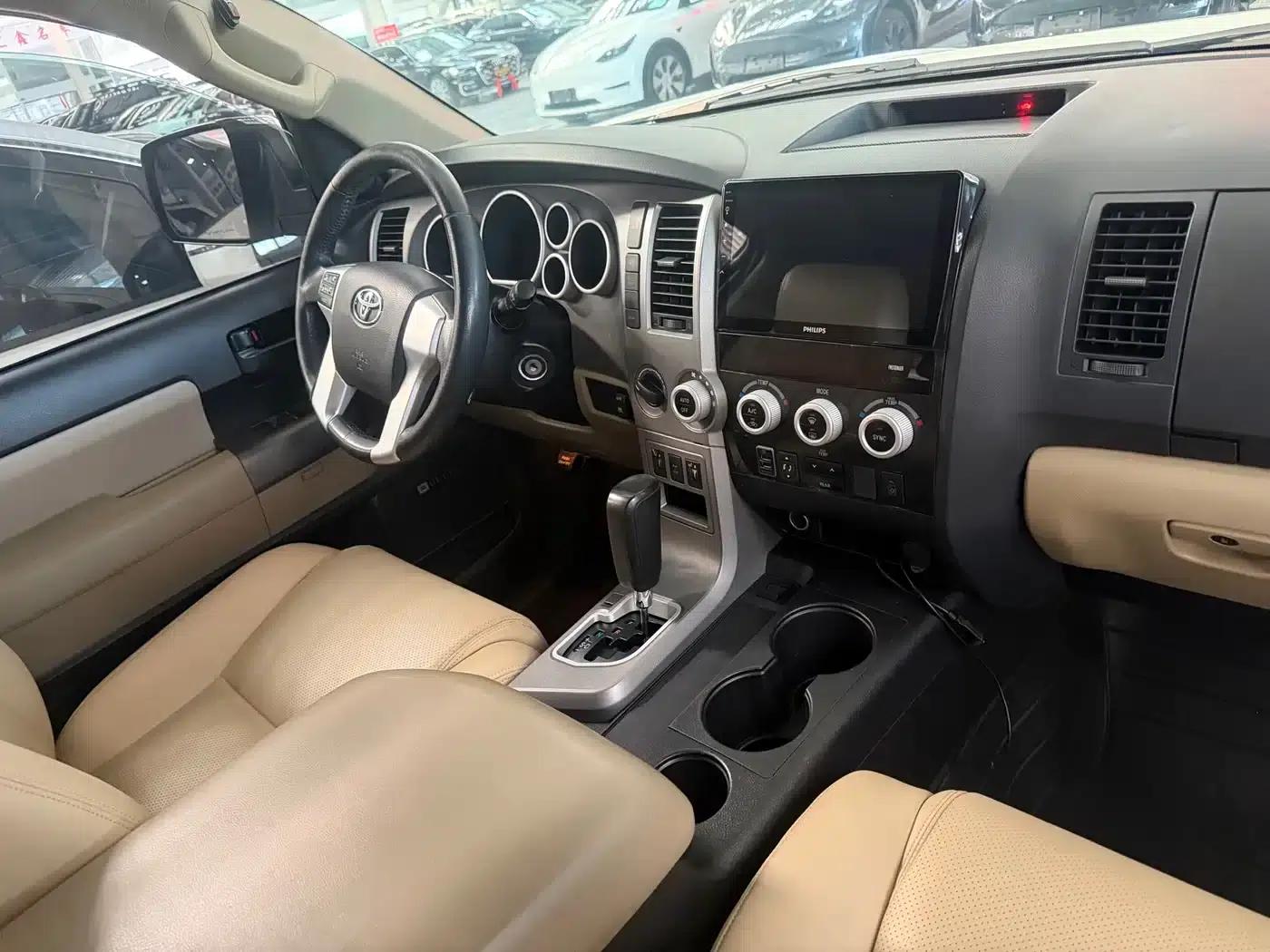 Sequoia 2010 5.7 Platinum Edition — миниатюра 11
