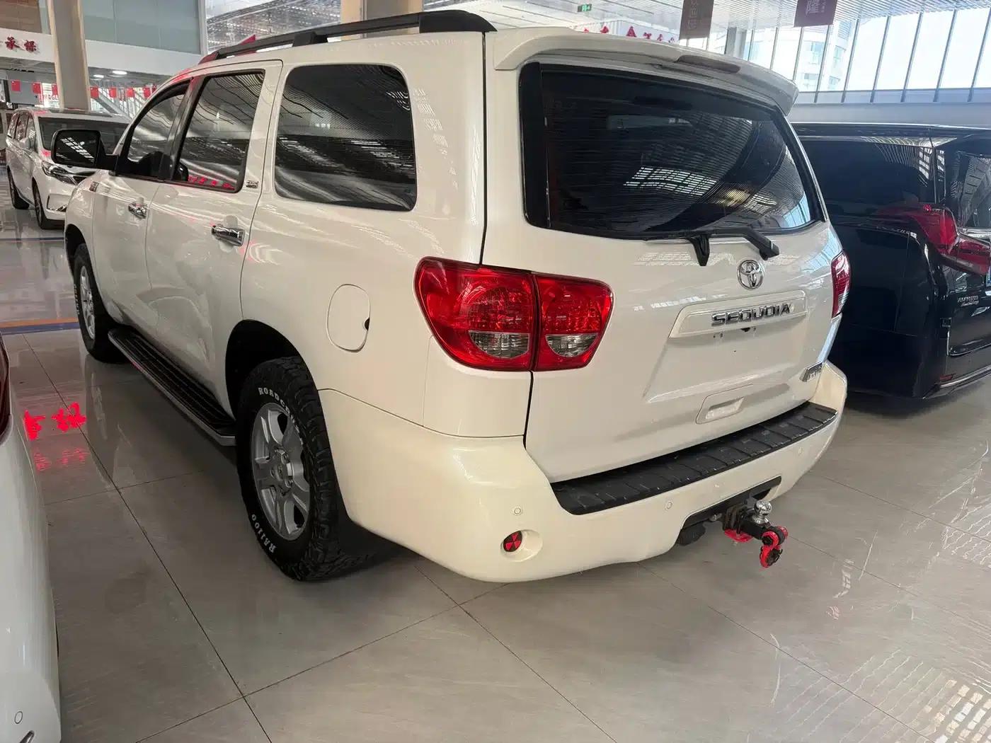 Sequoia 2010 5.7 Platinum Edition — миниатюра 5