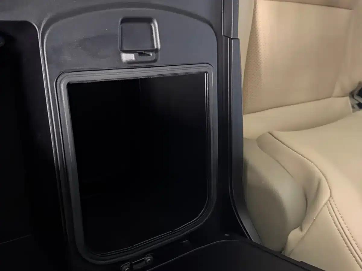 Sequoia 2010 5.7 Platinum Edition — миниатюра 8