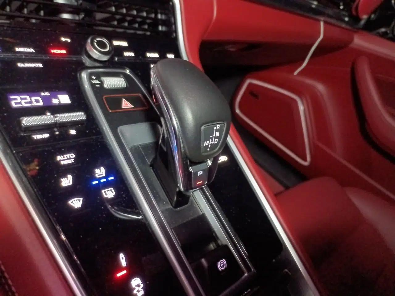 Porsche Panamera 2023-Year Restyled Panamera Executive Extended Platinum Edition 2.9T — миниатюра 14