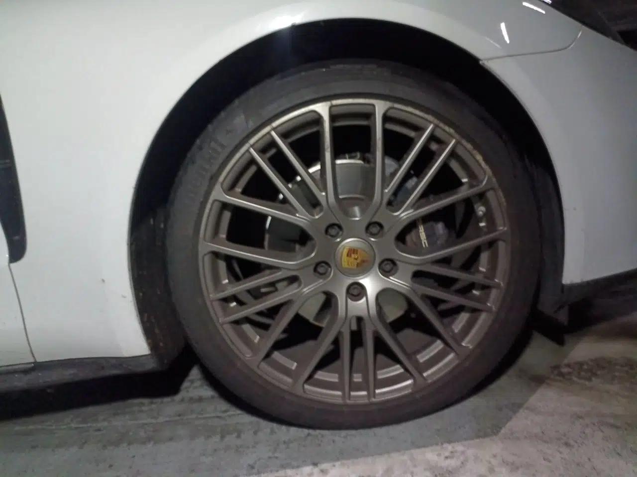 Porsche Panamera 2023-Year Restyled Panamera Executive Extended Platinum Edition 2.9T — миниатюра 8