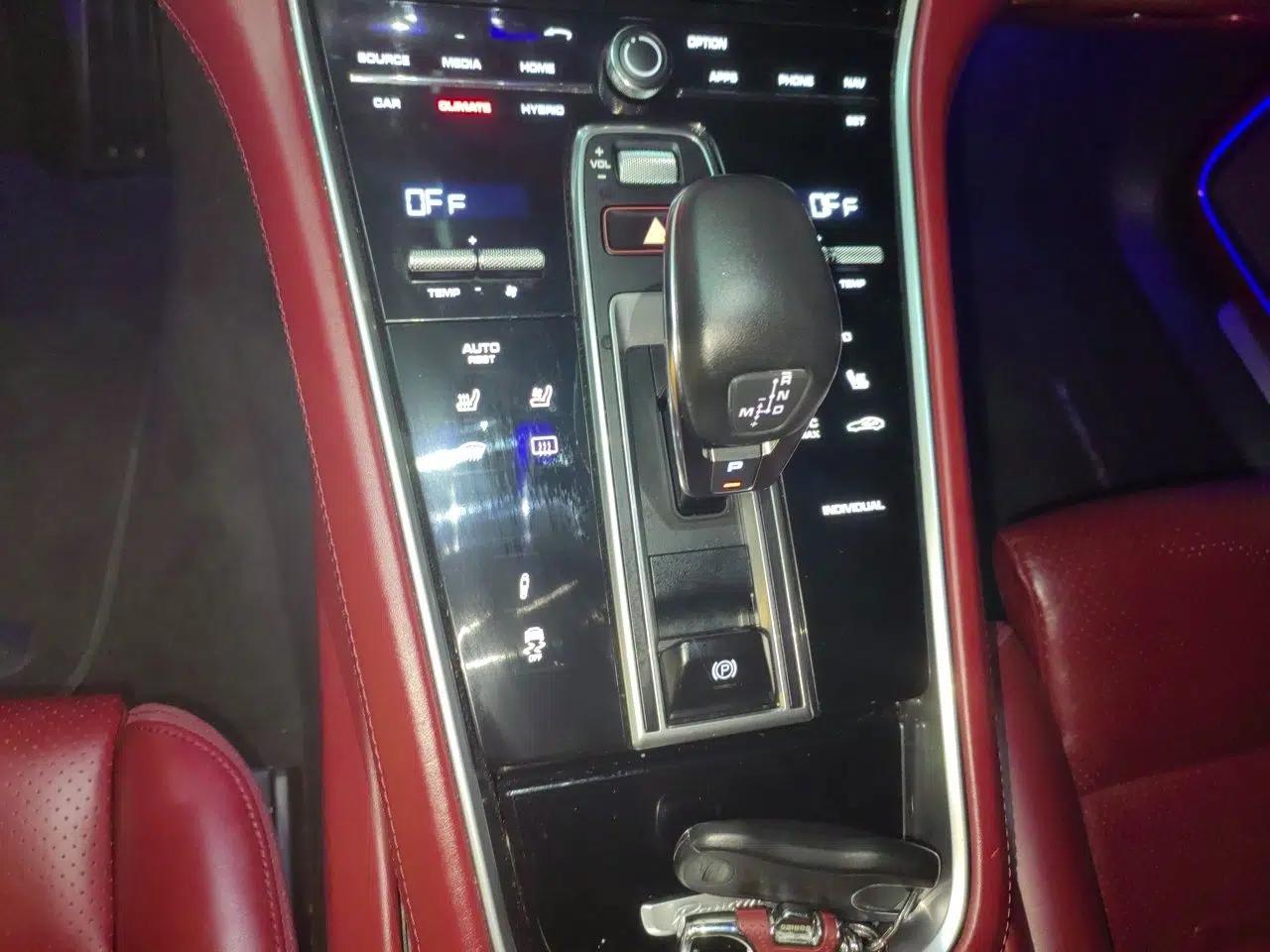 Porsche Panamera 2017 Panamera 4 E-Hybrid Executive Long Wheelbase 2.9T — миниатюра 14