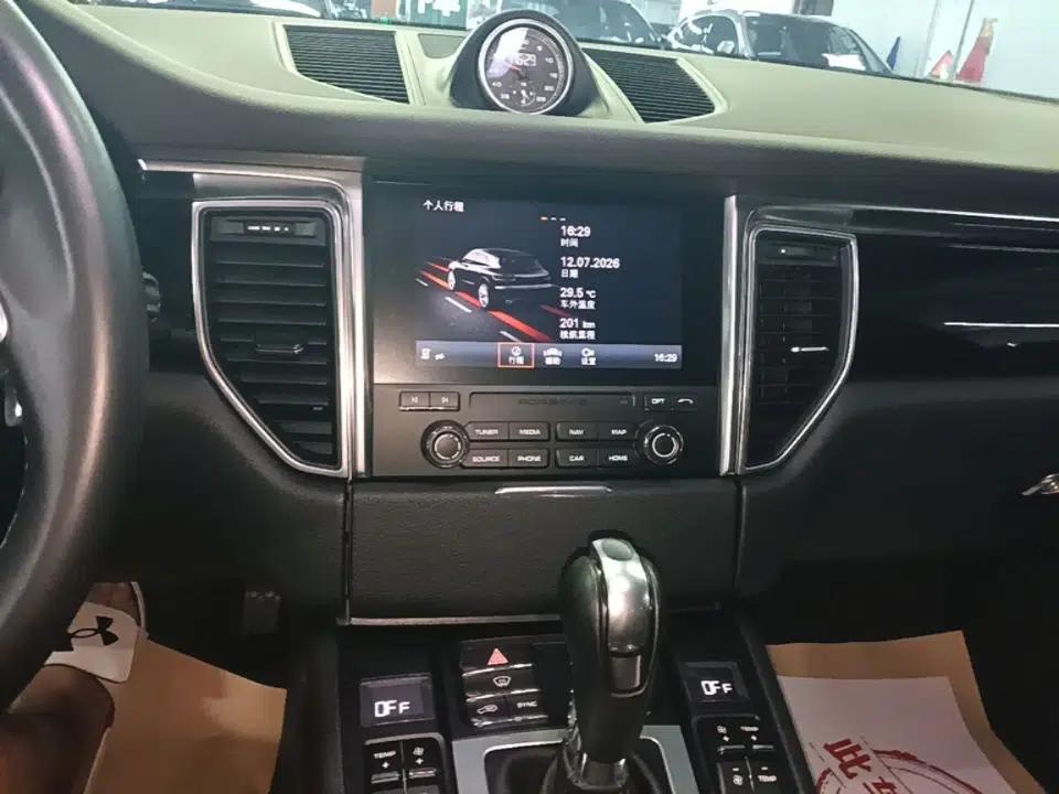 Porsche Macan 2017 Macan S 3.0T — миниатюра 15