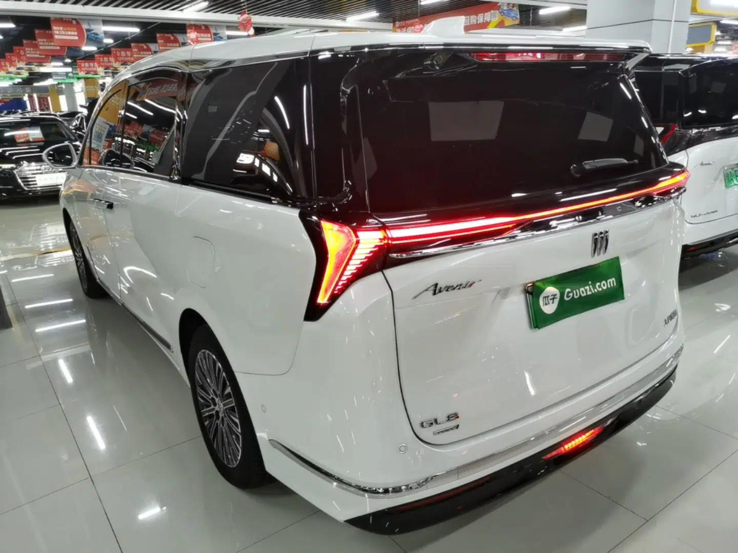 Buick GL8 New Energy 2024 Lu Zun Luxury Edition 7-Seater — миниатюра 4
