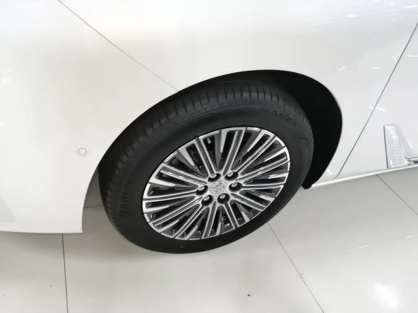 Buick GL8 New Energy 2024 Lu Zun Luxury Edition 7-Seater — миниатюра 10