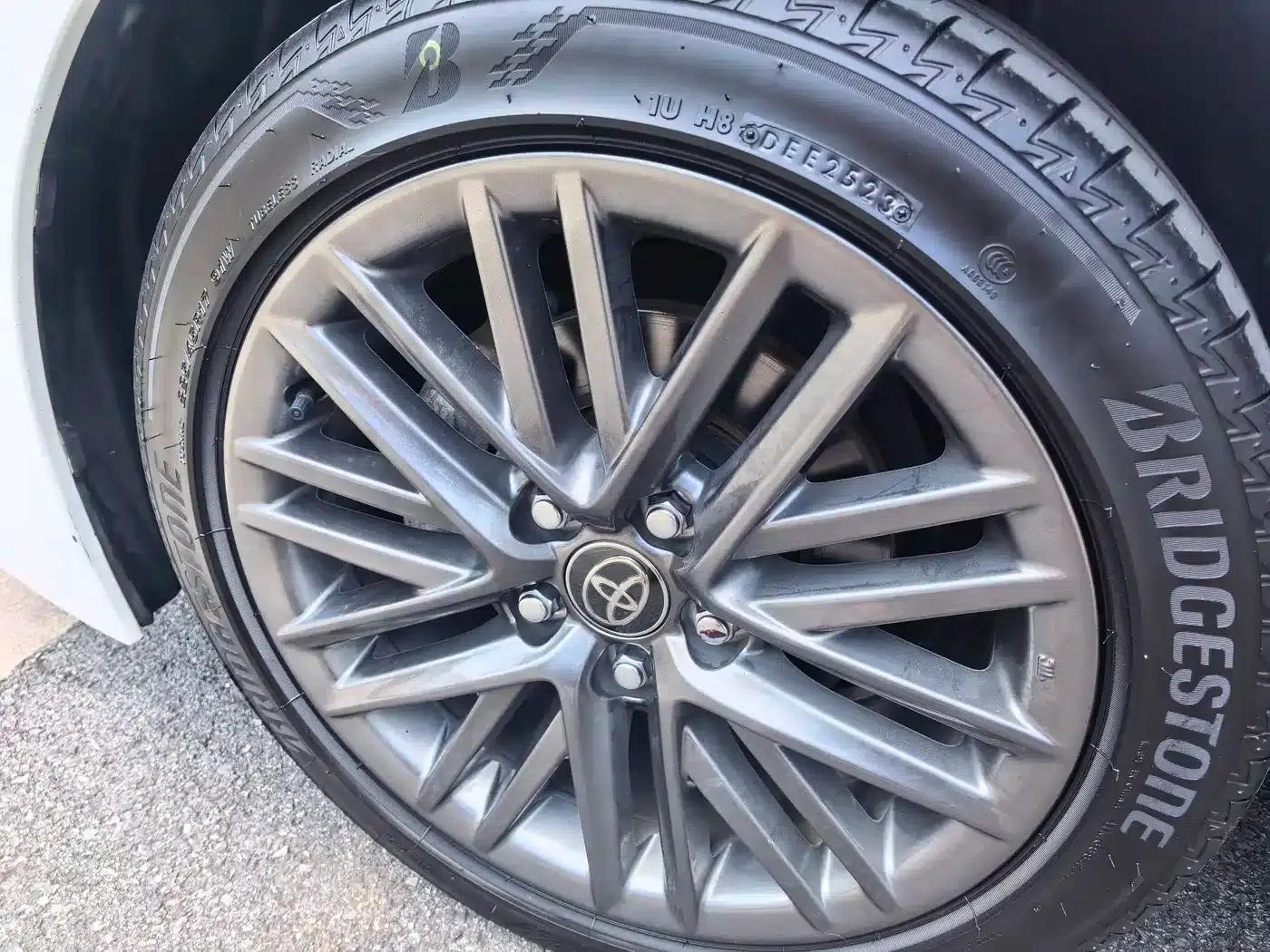 2023 Geely Lingshang Hybrid 2.0L Luxury Edition — миниатюра 12