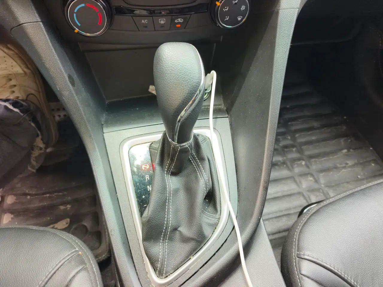 Buick Excelle GX 2018 18T Automatic Elite Model — миниатюра 14