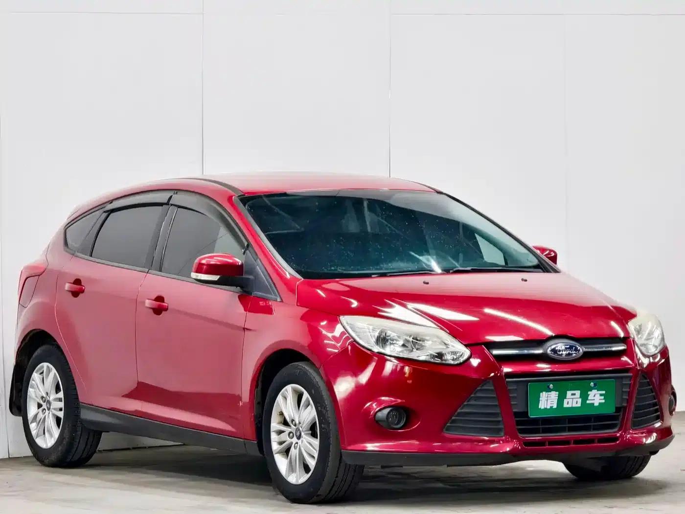 Ford Focus 2012 Hatchback 1.6L Automatic Comfort — миниатюра 3
