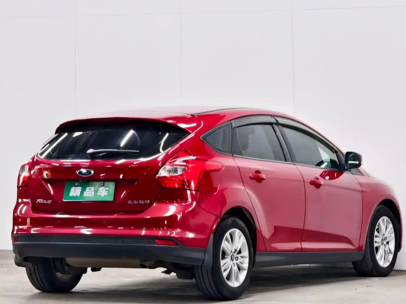 Ford Focus 2012 Hatchback 1.6L Automatic Comfort — миниатюра 4