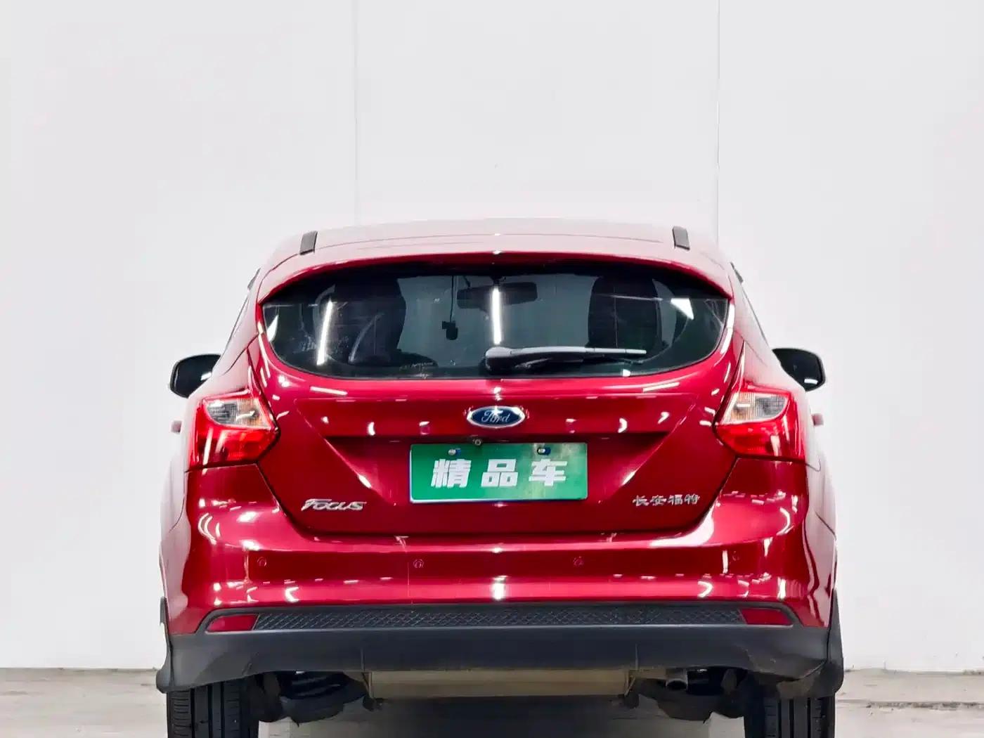 Ford Focus 2012 Hatchback 1.6L Automatic Comfort — миниатюра 5