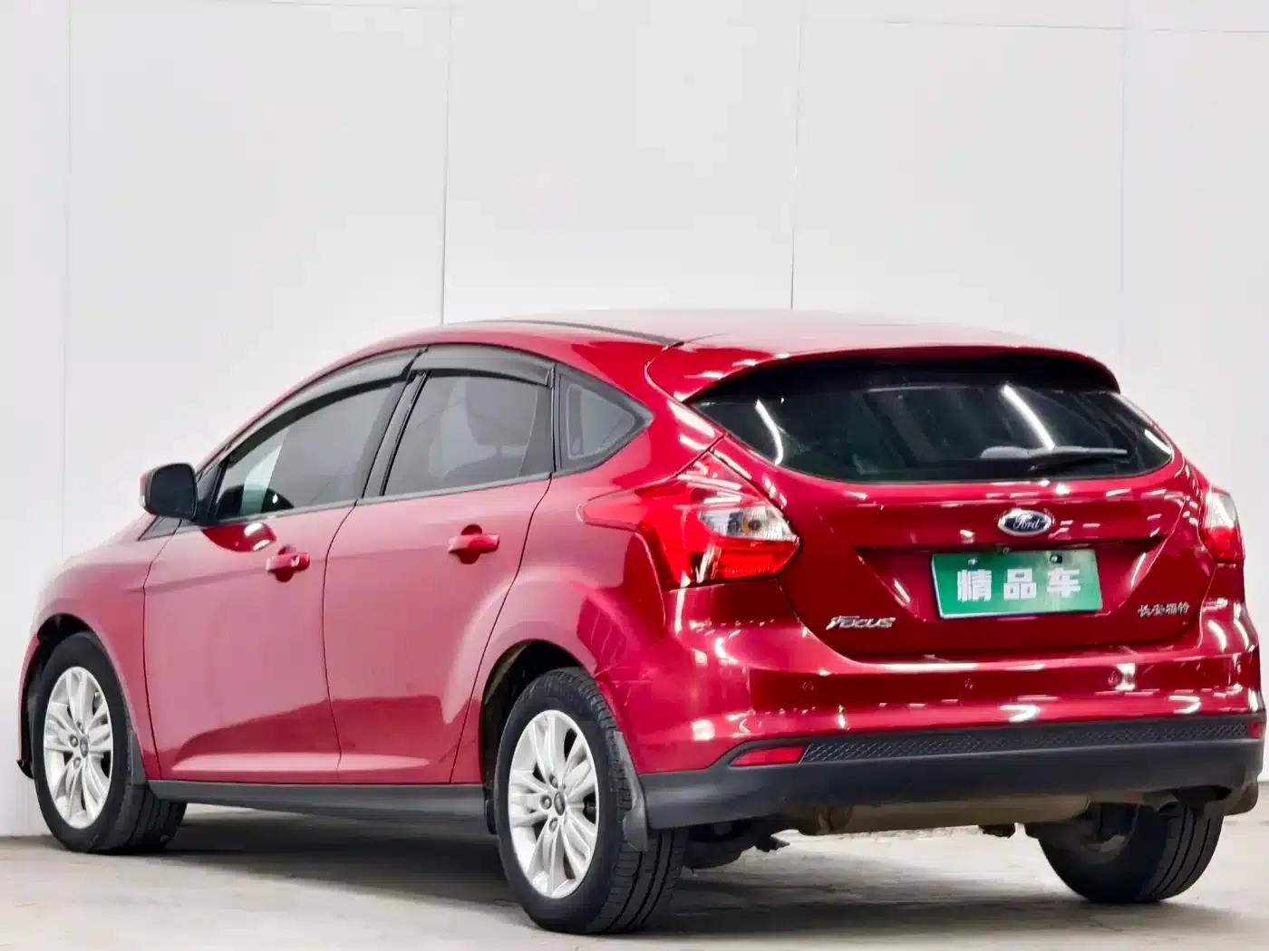Ford Focus 2012 Hatchback 1.6L Automatic Comfort — миниатюра 6