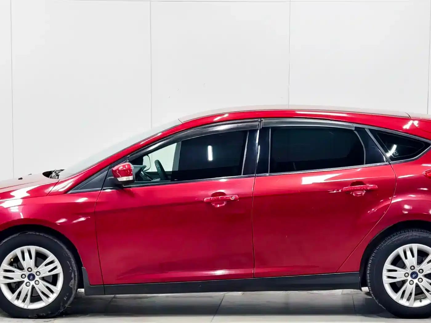 Ford Focus 2012 Hatchback 1.6L Automatic Comfort — миниатюра 7