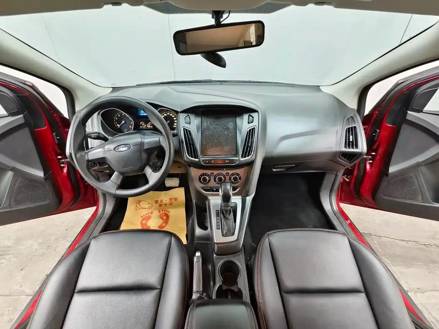 Ford Focus 2012 Hatchback 1.6L Automatic Comfort — миниатюра 9