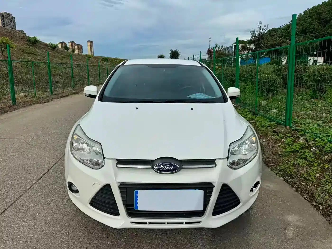 Ford Focus 2012 Sedan 1.6L Automatic Comfort — миниатюра 2
